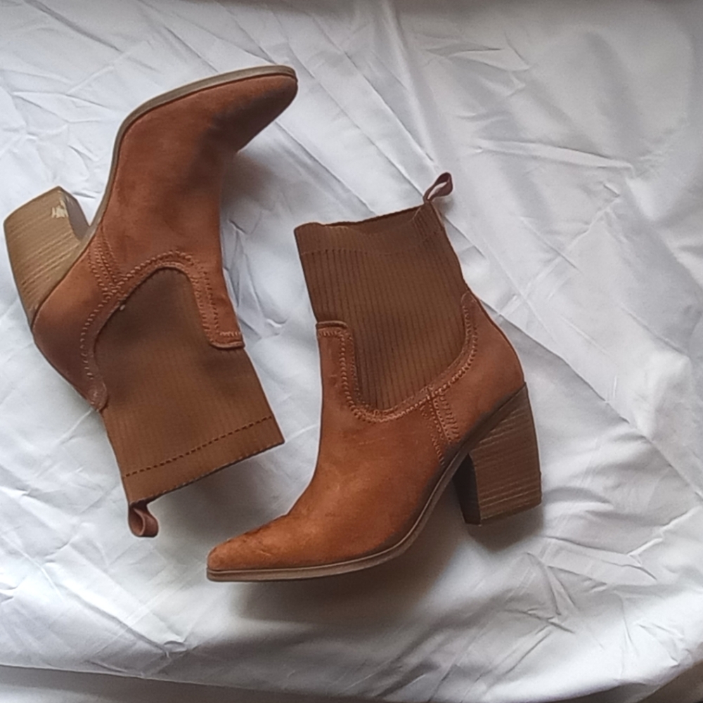 W 8.5 Brown Faux Suede Pull-On Above the Ankle Boots. Universal Thread.